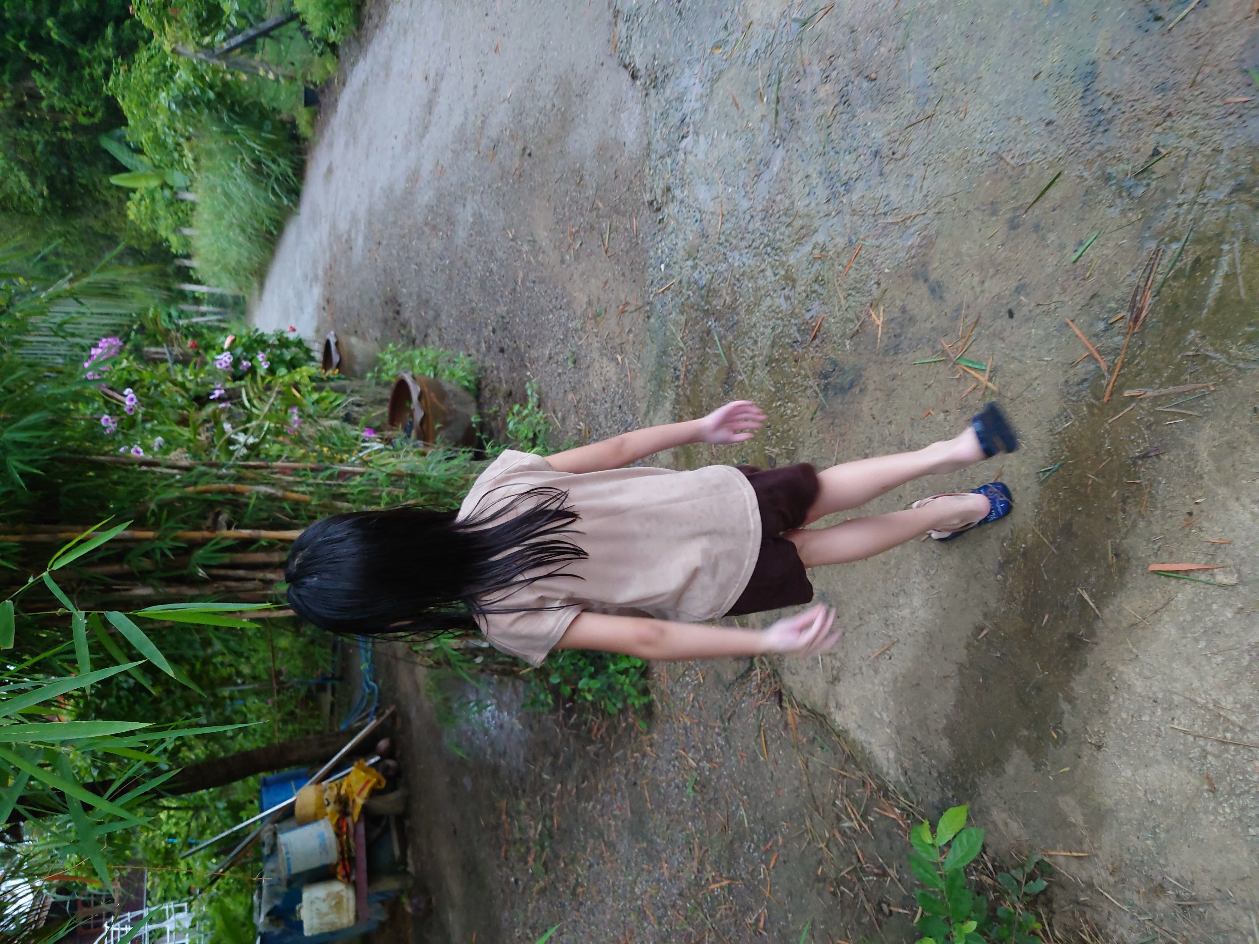 ใส่บาตรวันฝนตก