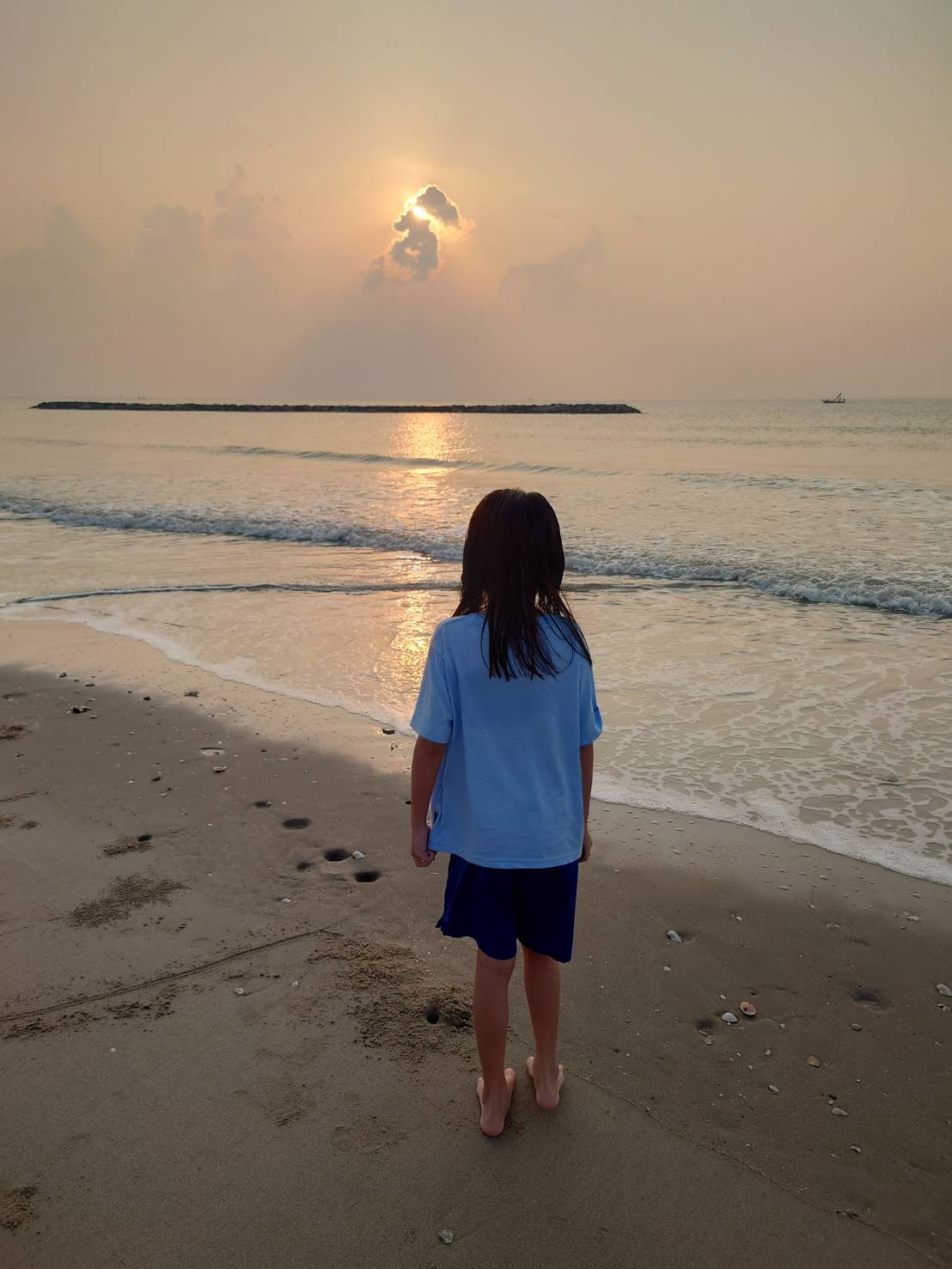 เที่ยวทะเลกับครอบครัว ณ หาดเจ้าสำราญ