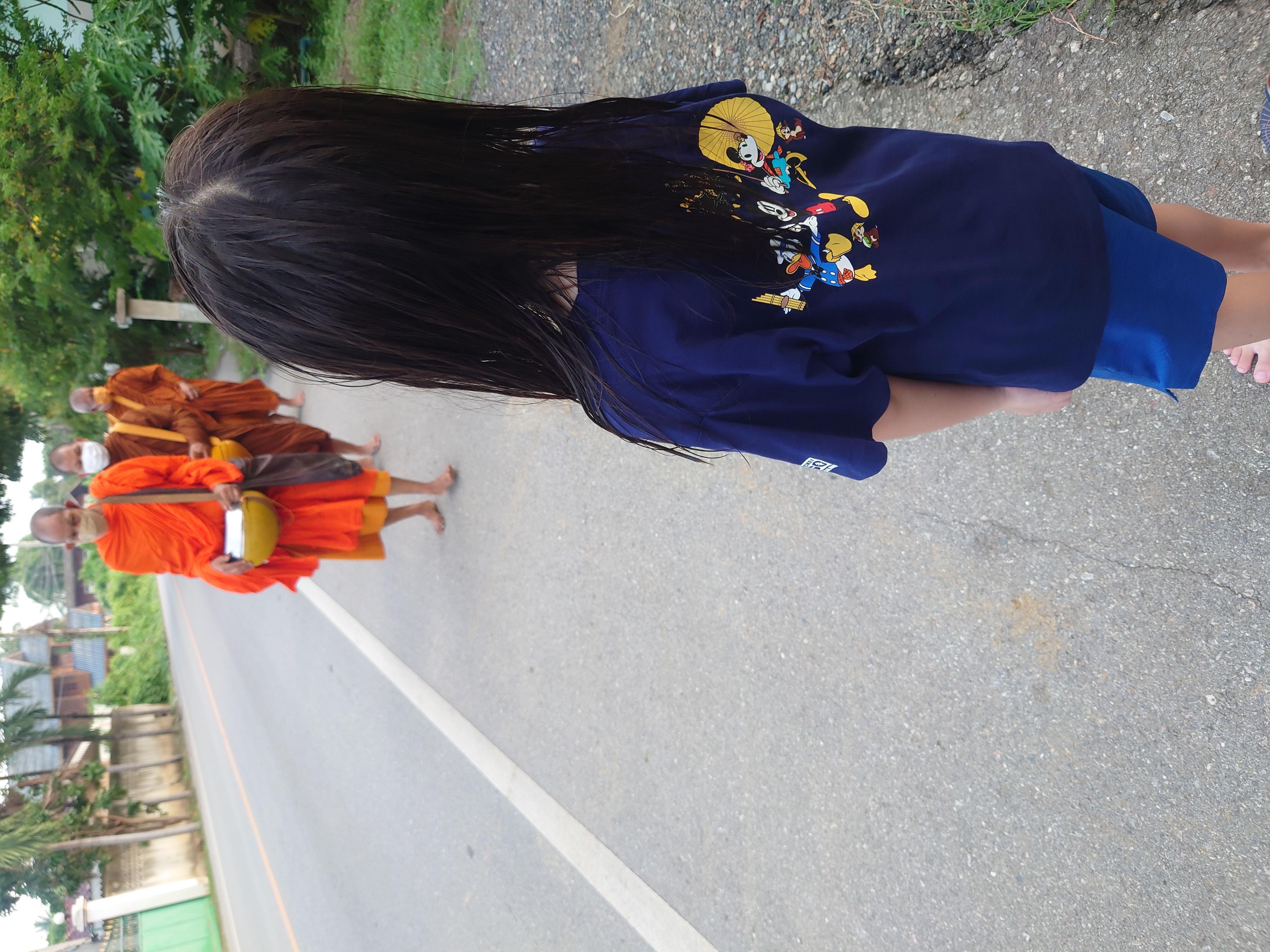 ใส่บาตรยามเช้า บ่ายชมหนังใหญ่