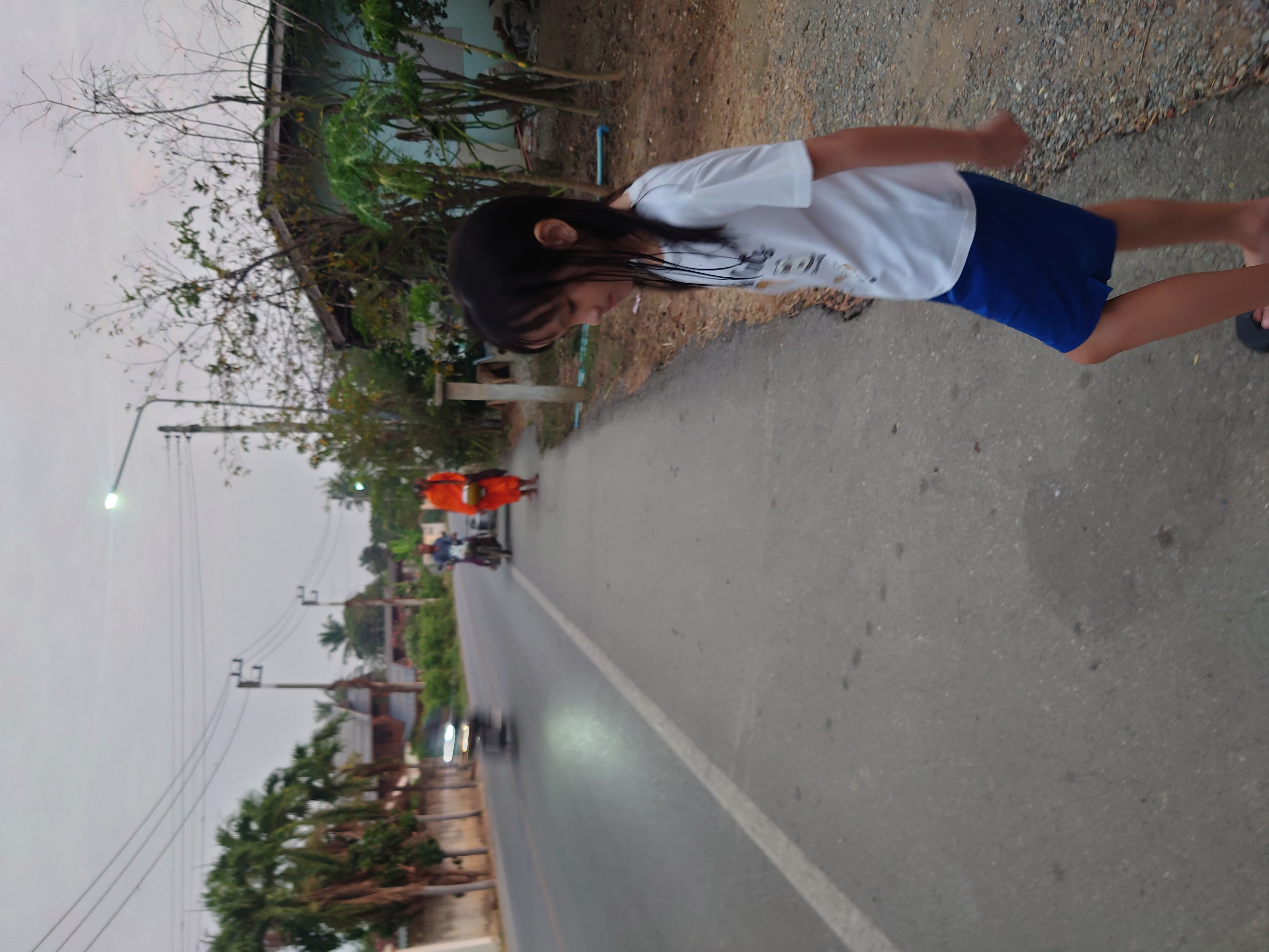 ใส่บาตร