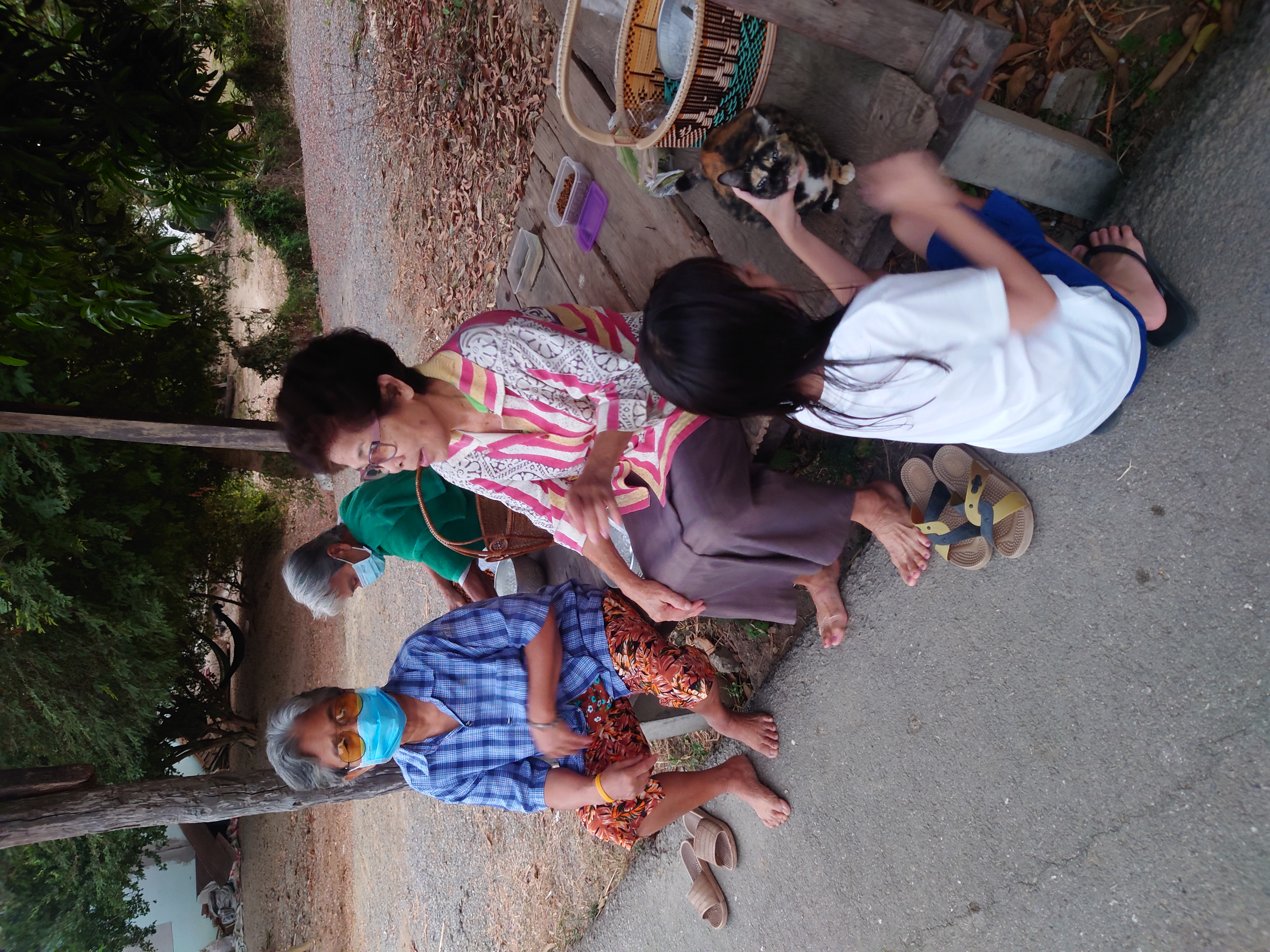 ใส่บาตร
