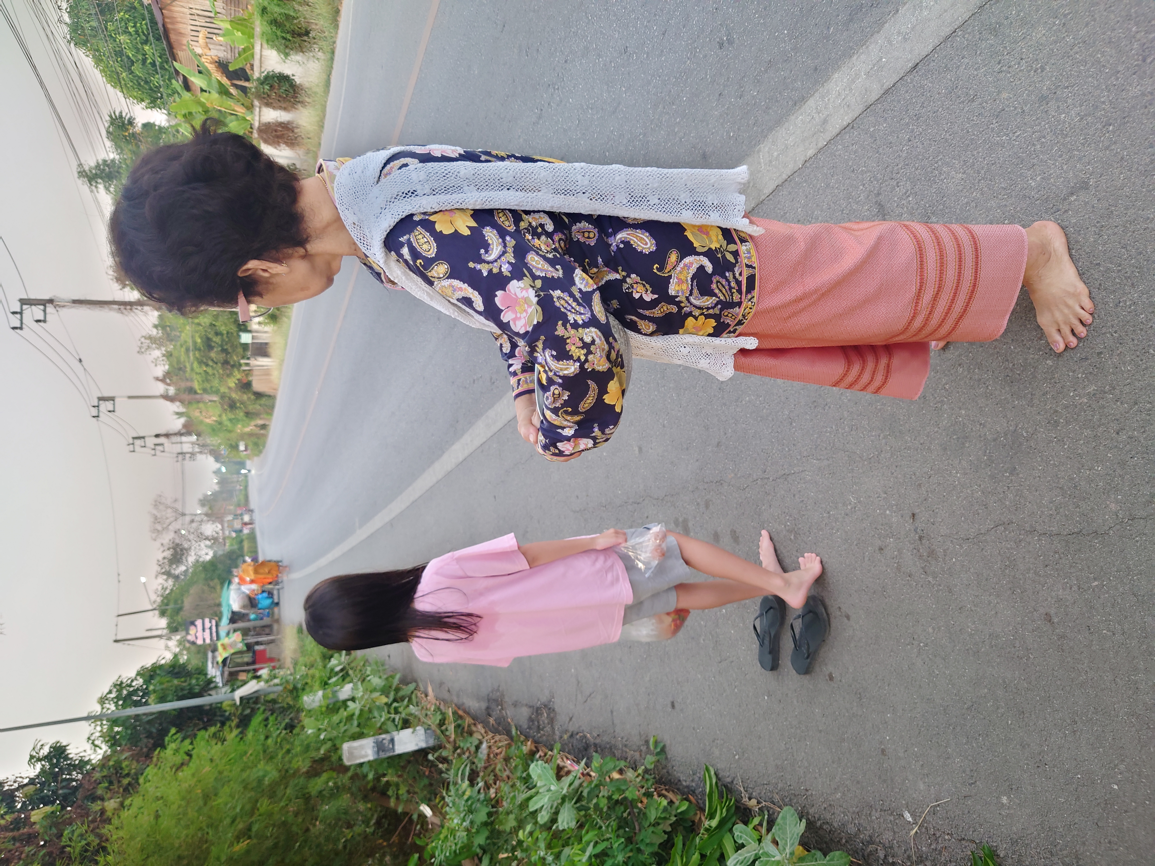 ใส่บาตร