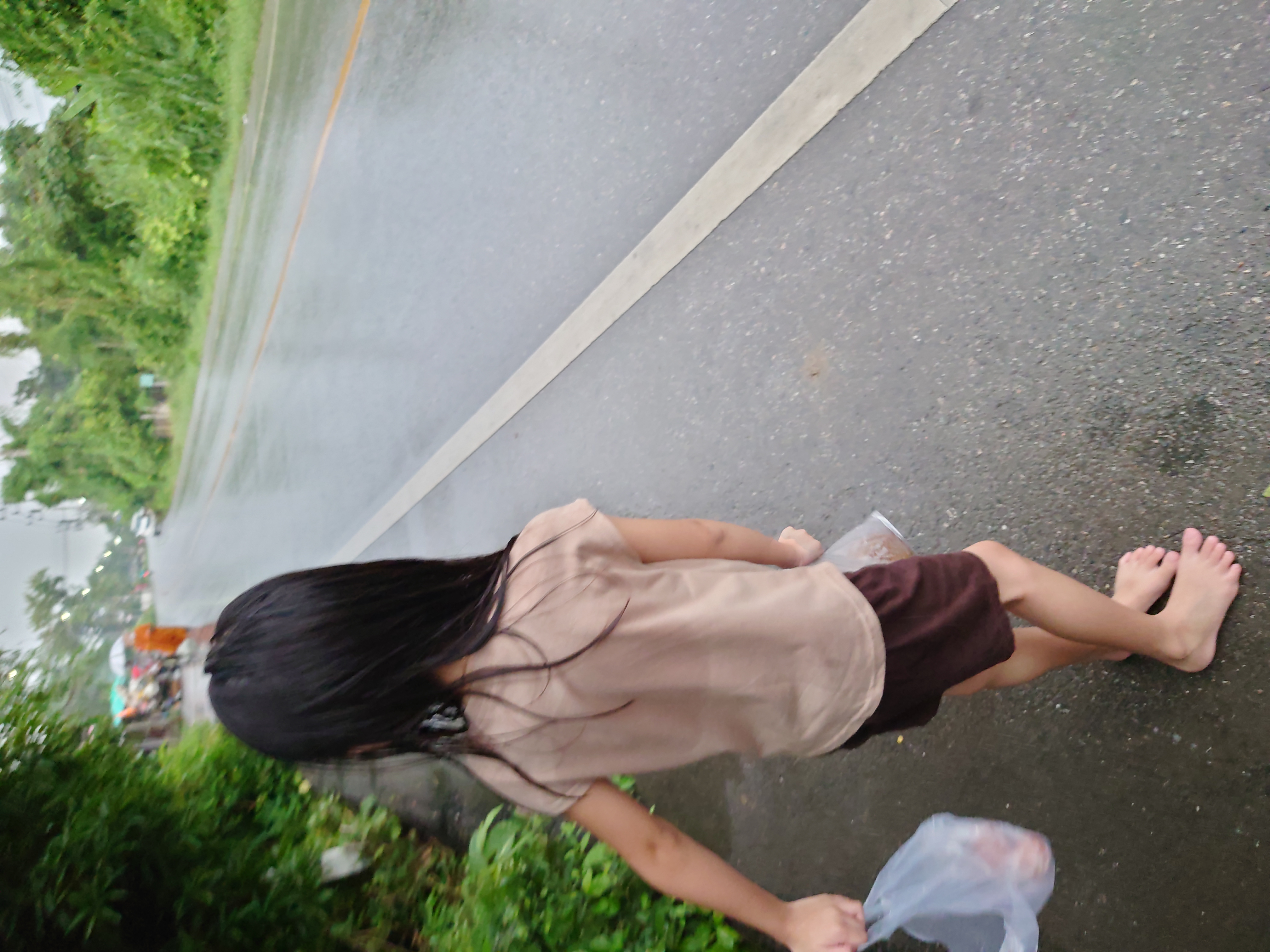 ใส่บาตรวันฝนตก