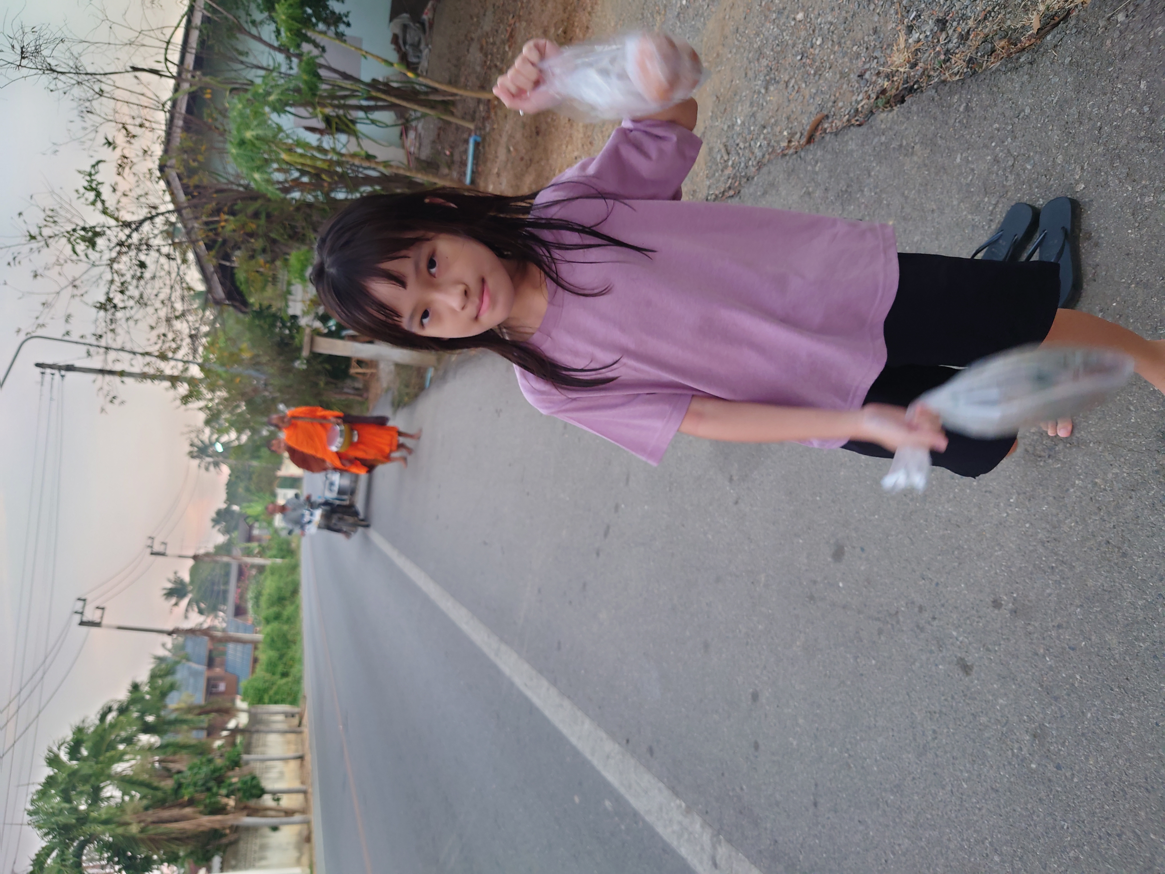 ใส่บาตรในวันอากาศดี