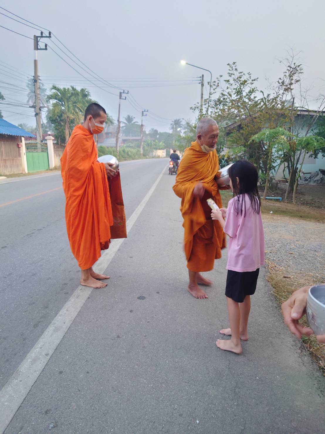เช้าวันใส่บาตร