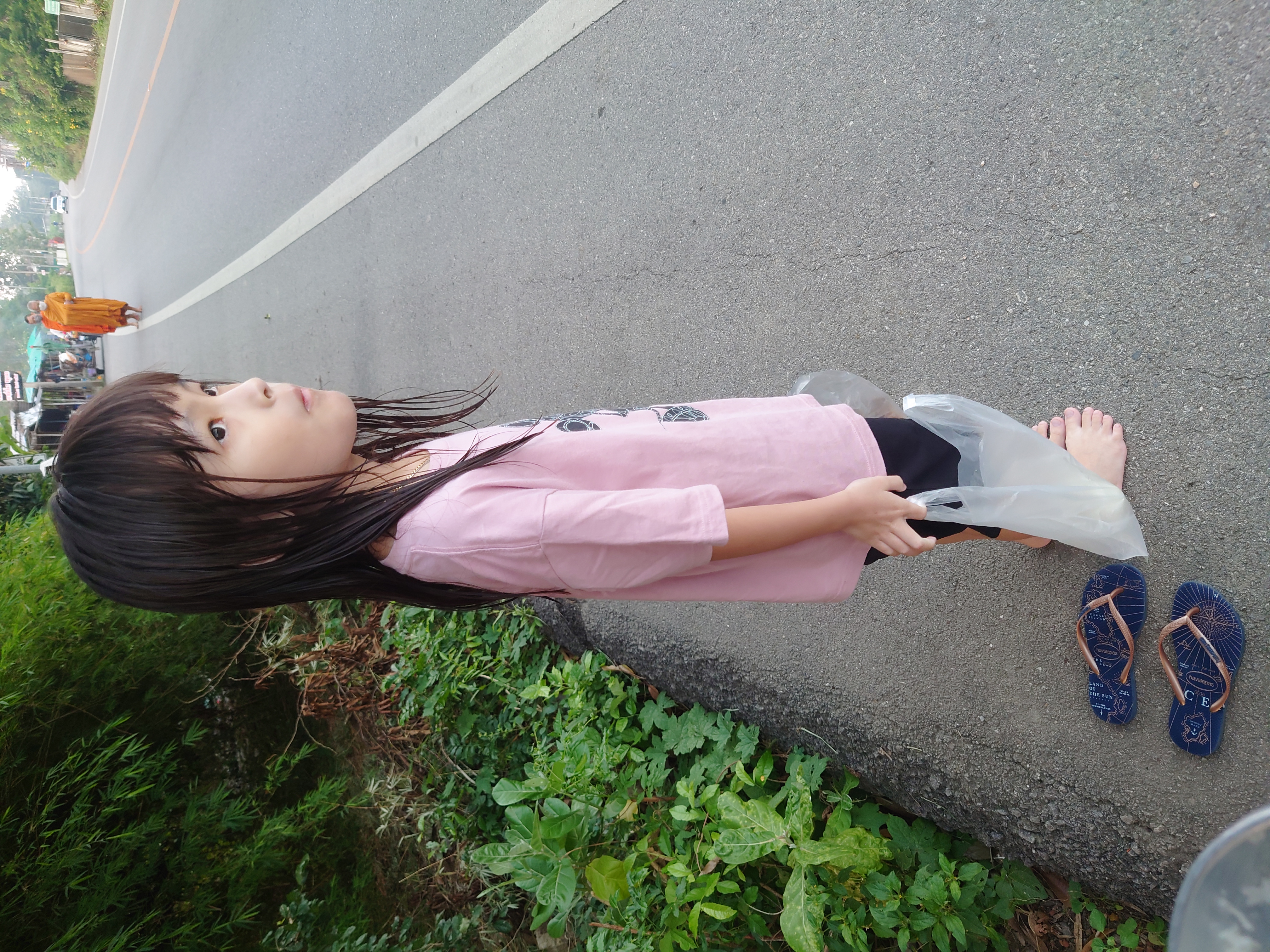 ทำบุญใส่บาตร และปล่อยปลา